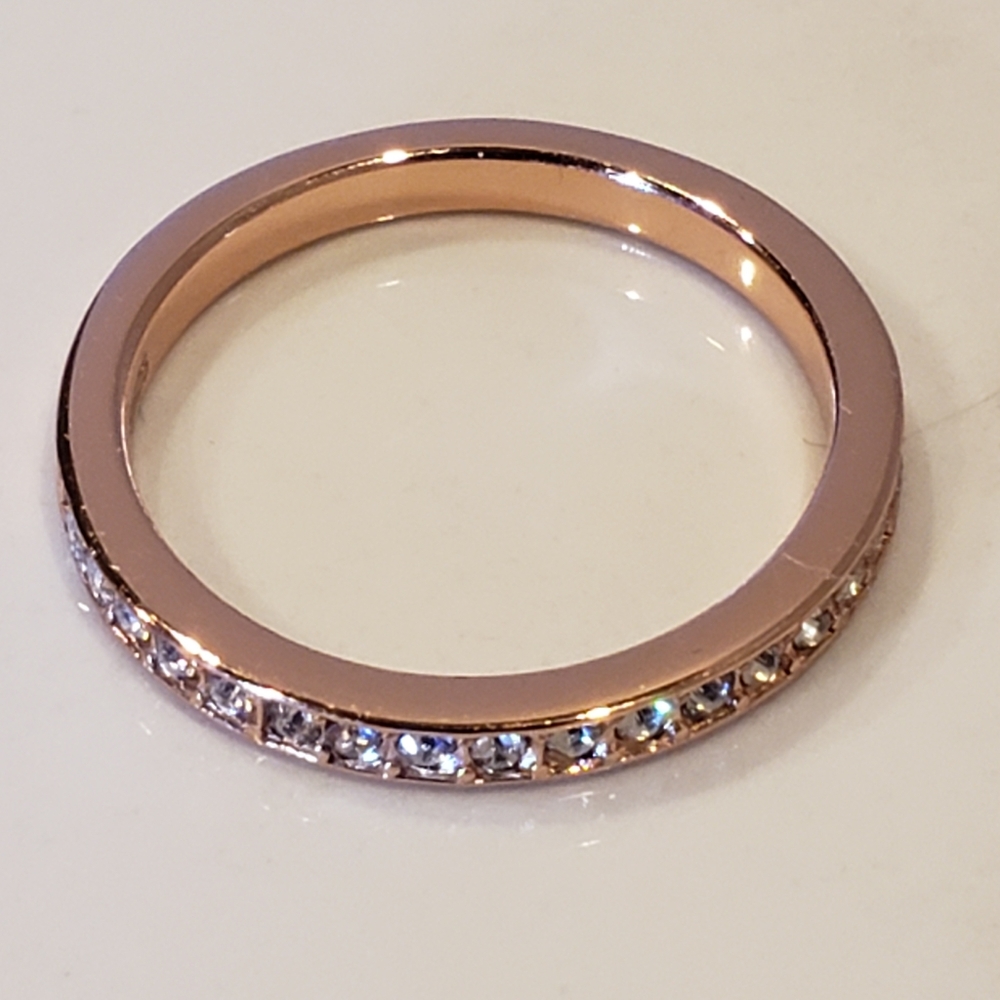 3x2.5mm wide Gold on Sterling Silver, Three Swarovski Crystal Rings, Tri-Colour - Picture 11 of 16